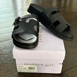Madden Girl, Darlaa Black Pari. 7 1/2 NWT